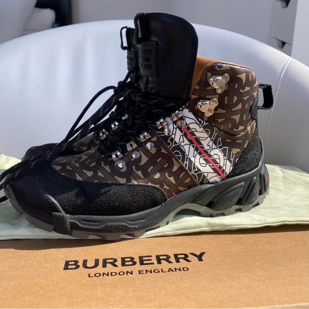Burberry bridle brown monogrammed hiking boots 6.5